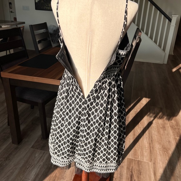 BCBG Maxazria black & off white dress with full skirt and sequin sparkle size 6 - Picture 9 of 13